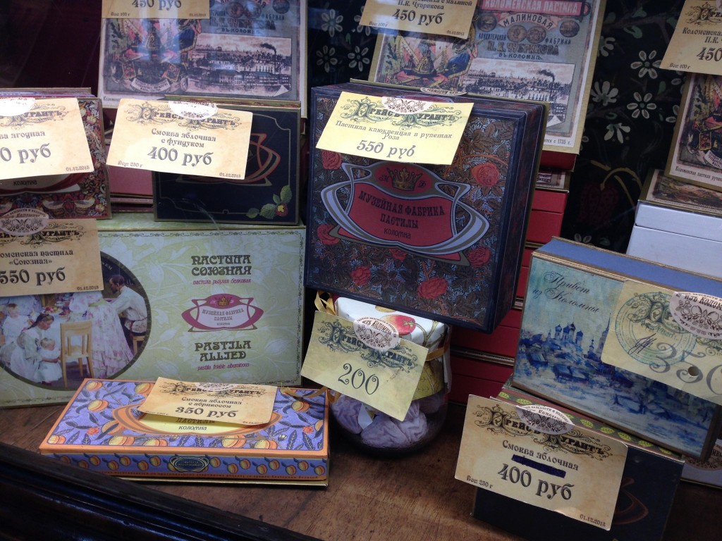 飾ってあるお土産用のパスチラたち。箱のレベルが高くてびっくり!本当に可愛かったです