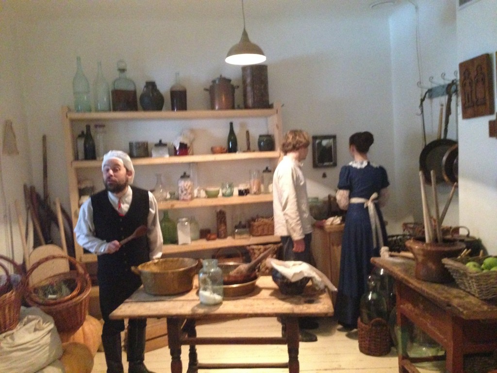 演劇風に説明しつつ当時の日常を再現