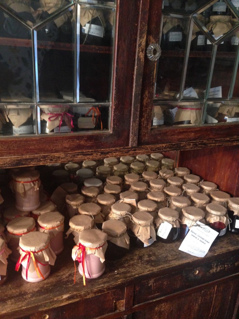 ジャム。ベリーのものが沢山あり、買おうか迷いましたが思いので断念