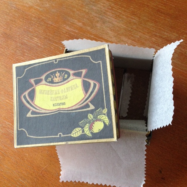 友人にあげるはずだったリンゴのパスチラ。賞味期限が短かったので自分で頂きました