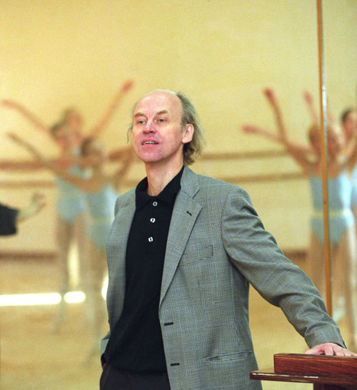 学校で教えている様子ですね