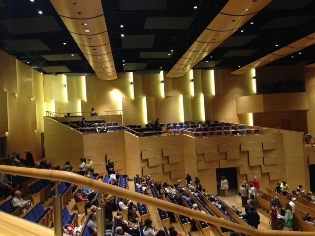 段も高くなっていて観やすいです