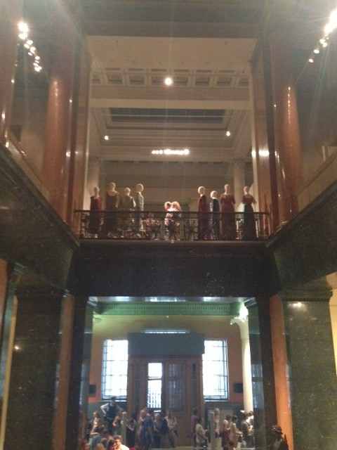 階段から見えるドレス達