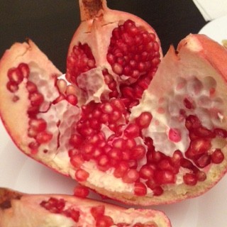 とっても甘くてジューシー。とにかく大きいザクロ