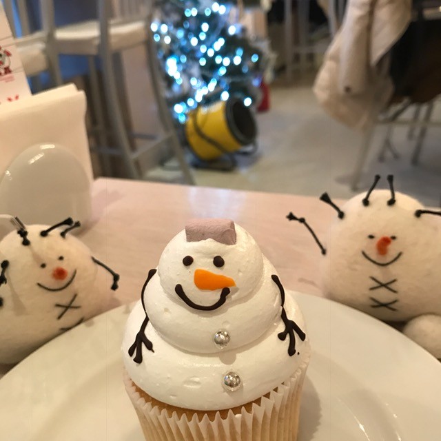 スノーマンケーキとキルギスからやってきたフェルトのおにぎりっこ